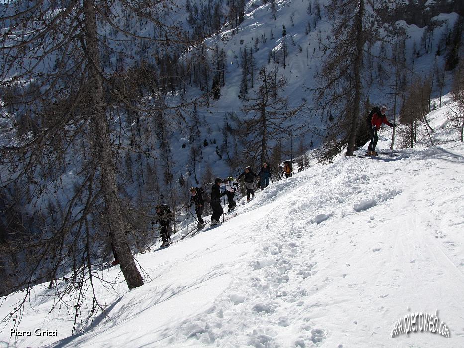 17 Ci raggiungono tanti scialpinisti.jpg